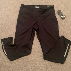 NWT Old Navy Go Dry Cool Capri Leggings